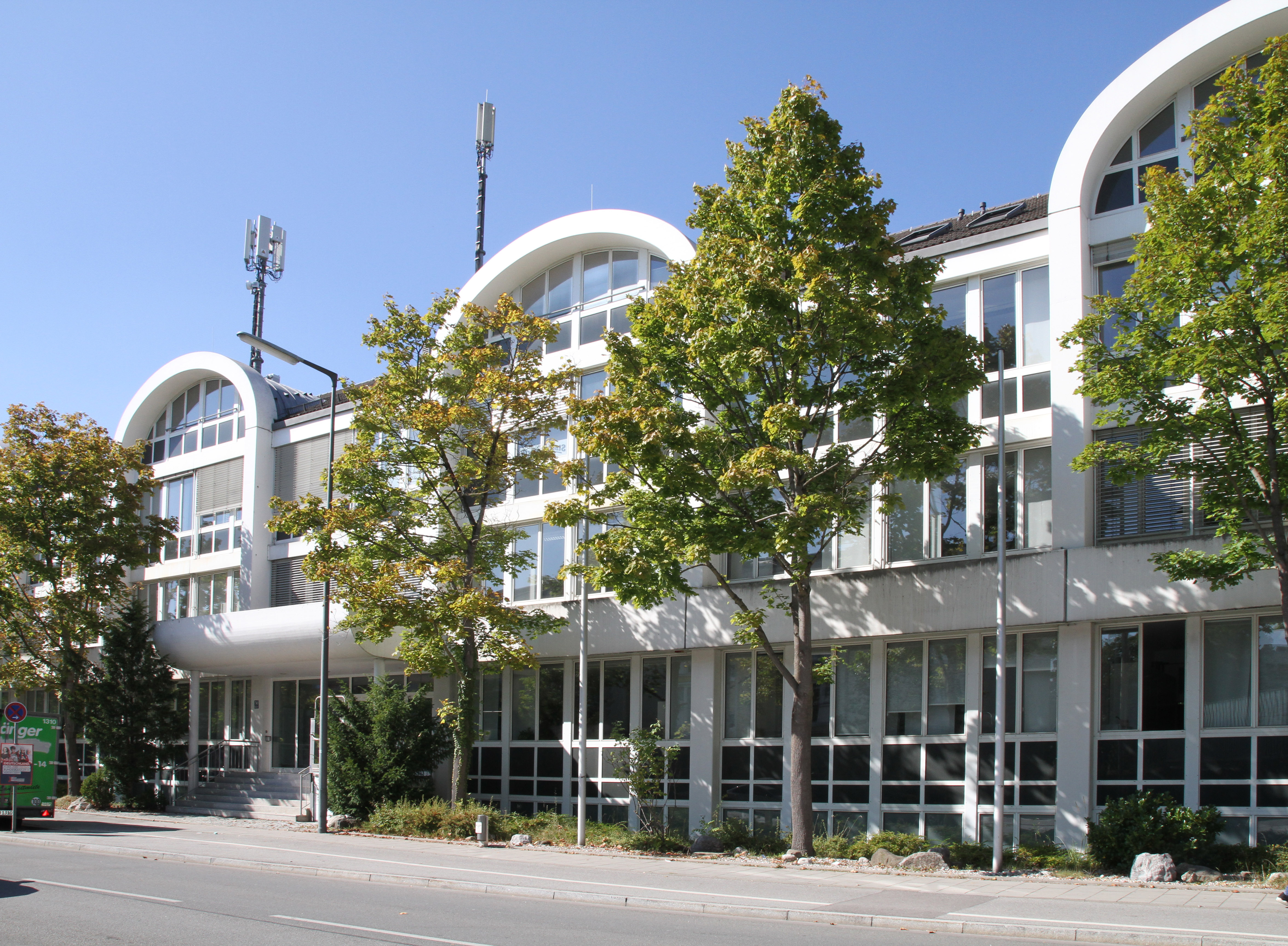 Gebäude des Hueber Verlags in der Baubergerstraße 30 in München-Moosach
